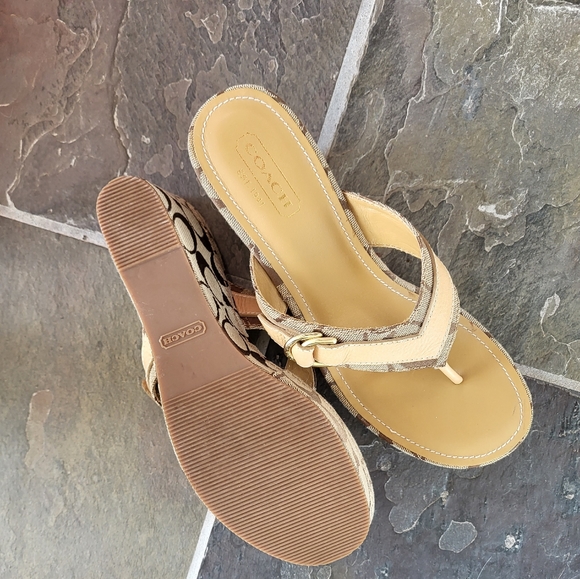 Coach sandals. SALE - Picture 5 of 8